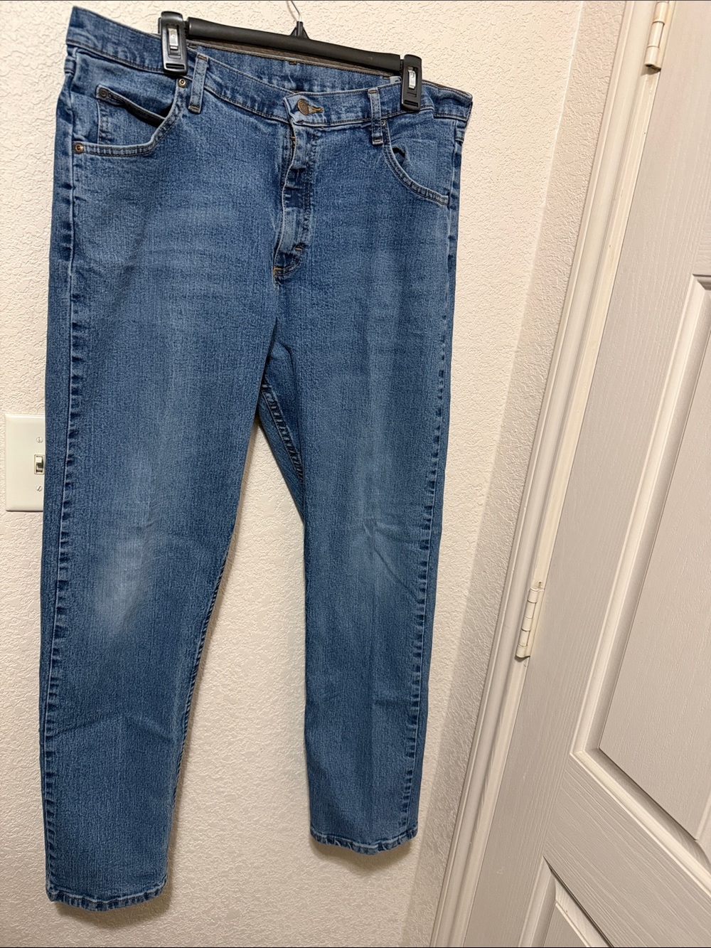 Wrangler Men's Straight Jeans in Mid Blue